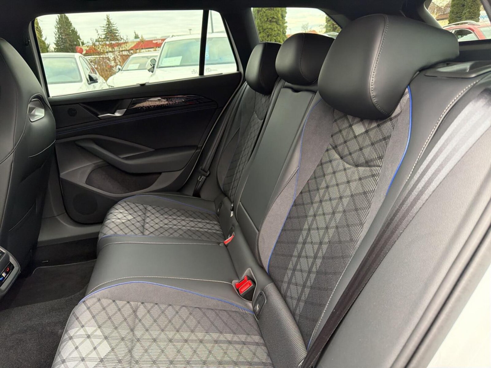 Volkswagen Passat – Bild 8