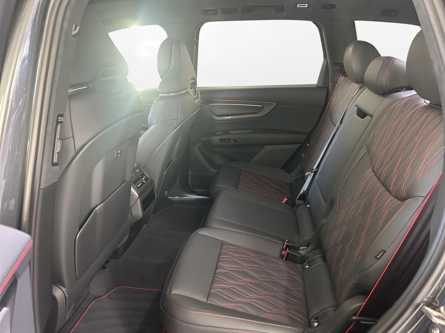 Bild über Audi Q7 SUV TDI quattro 220 kW tiptronic - für weitere Informationen kontaktieren Sie den Audi Partner
