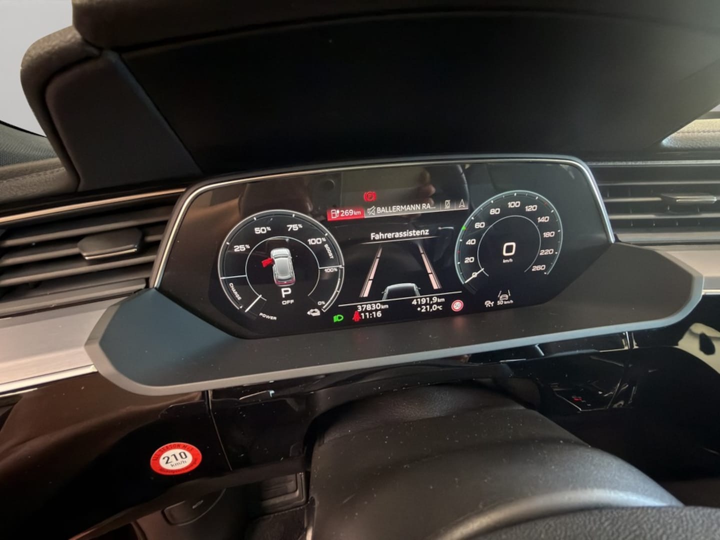 Bild über Audi e-tron S line 55 quattro - für weitere Informationen kontaktieren Sie den Audi Partner
