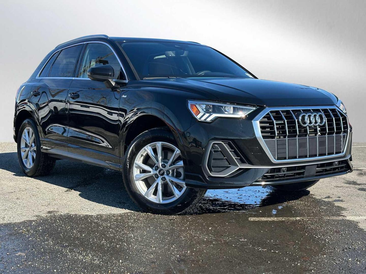 2025 Audi Q3 45 TFSI S Line Premium Plus quattro's photo