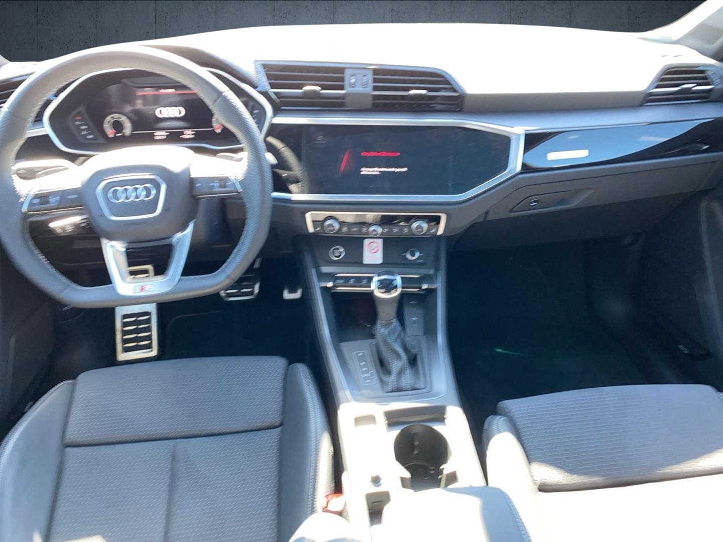 Bild über Audi Q3 Sportback TDI quattro 142 kW S tronic - für weitere Informationen kontaktieren Sie den Audi Partner