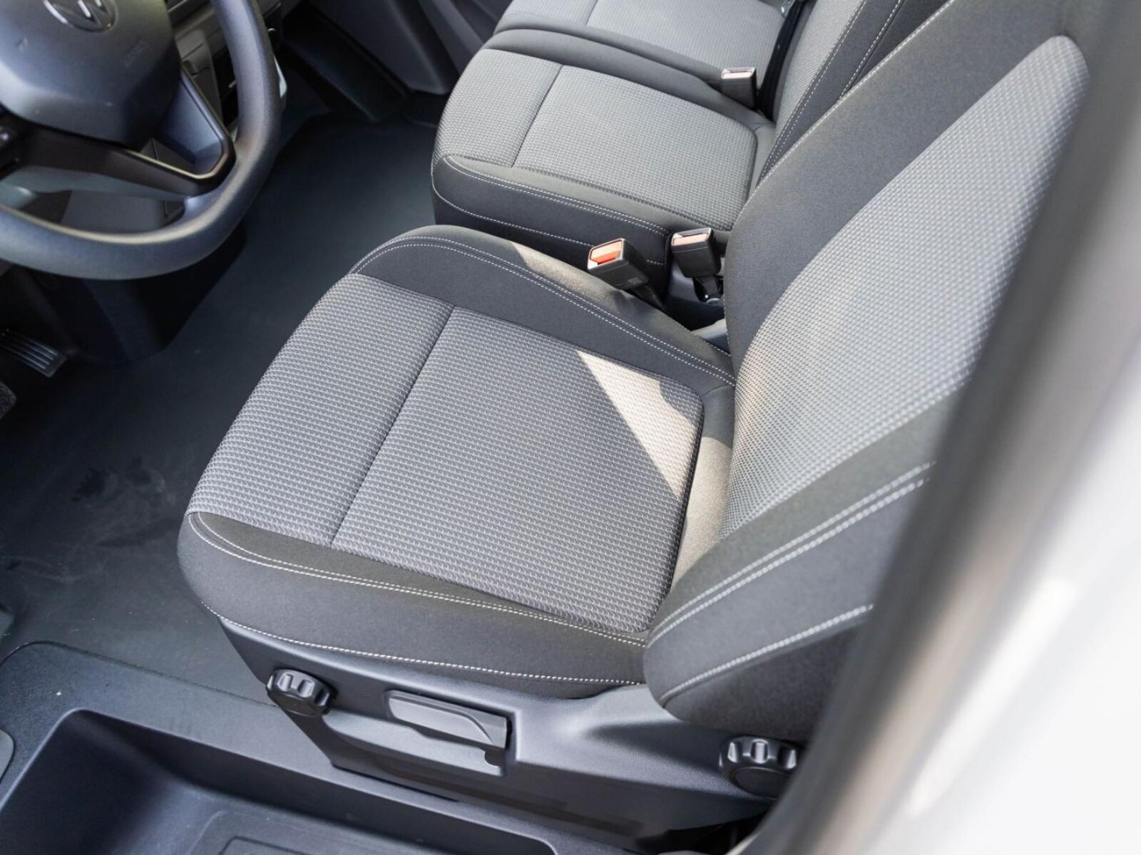 Volkswagen Transporter Kasten langer Radstand – Bild 9