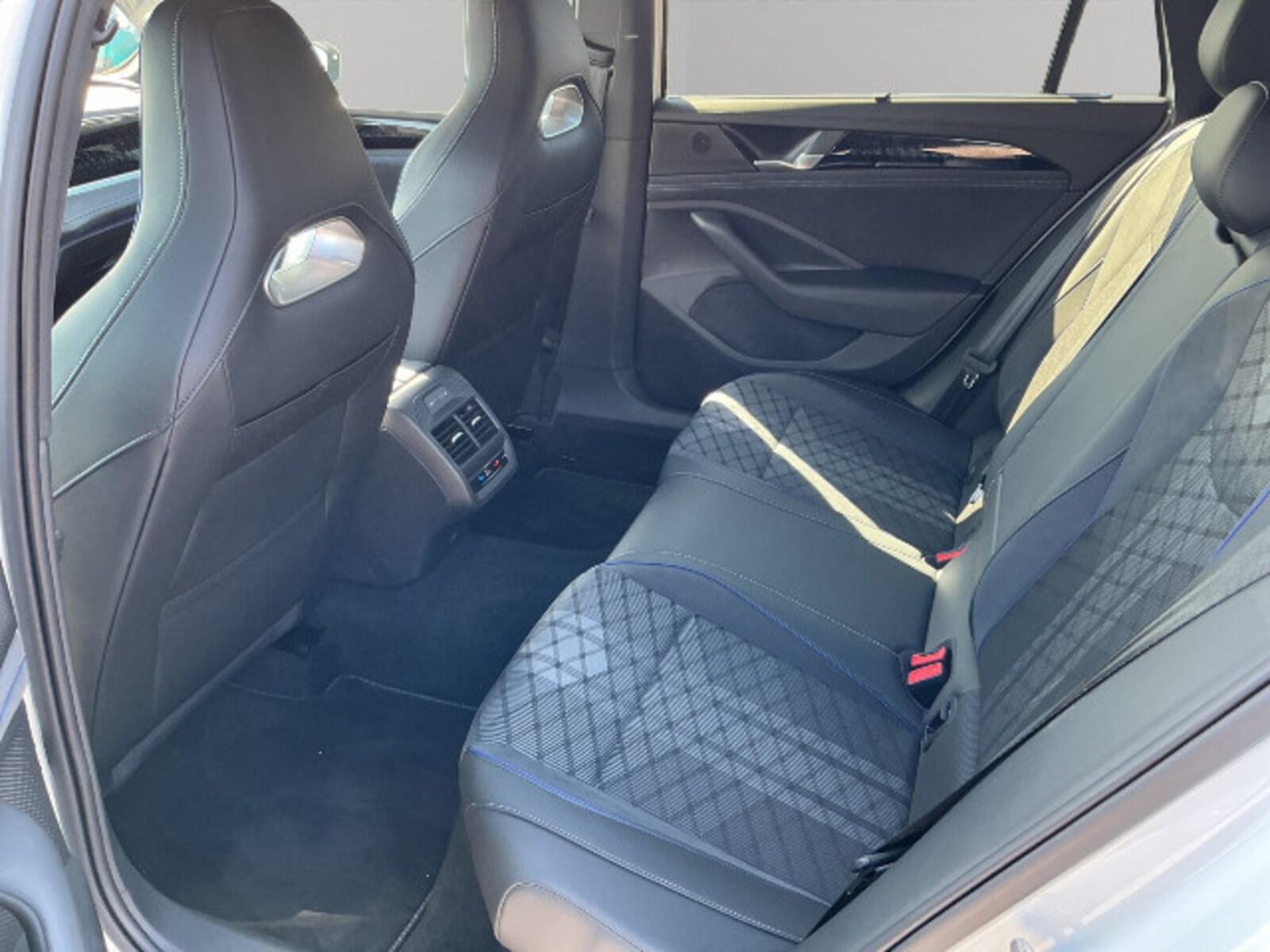 Volkswagen Passat – Bild 17
