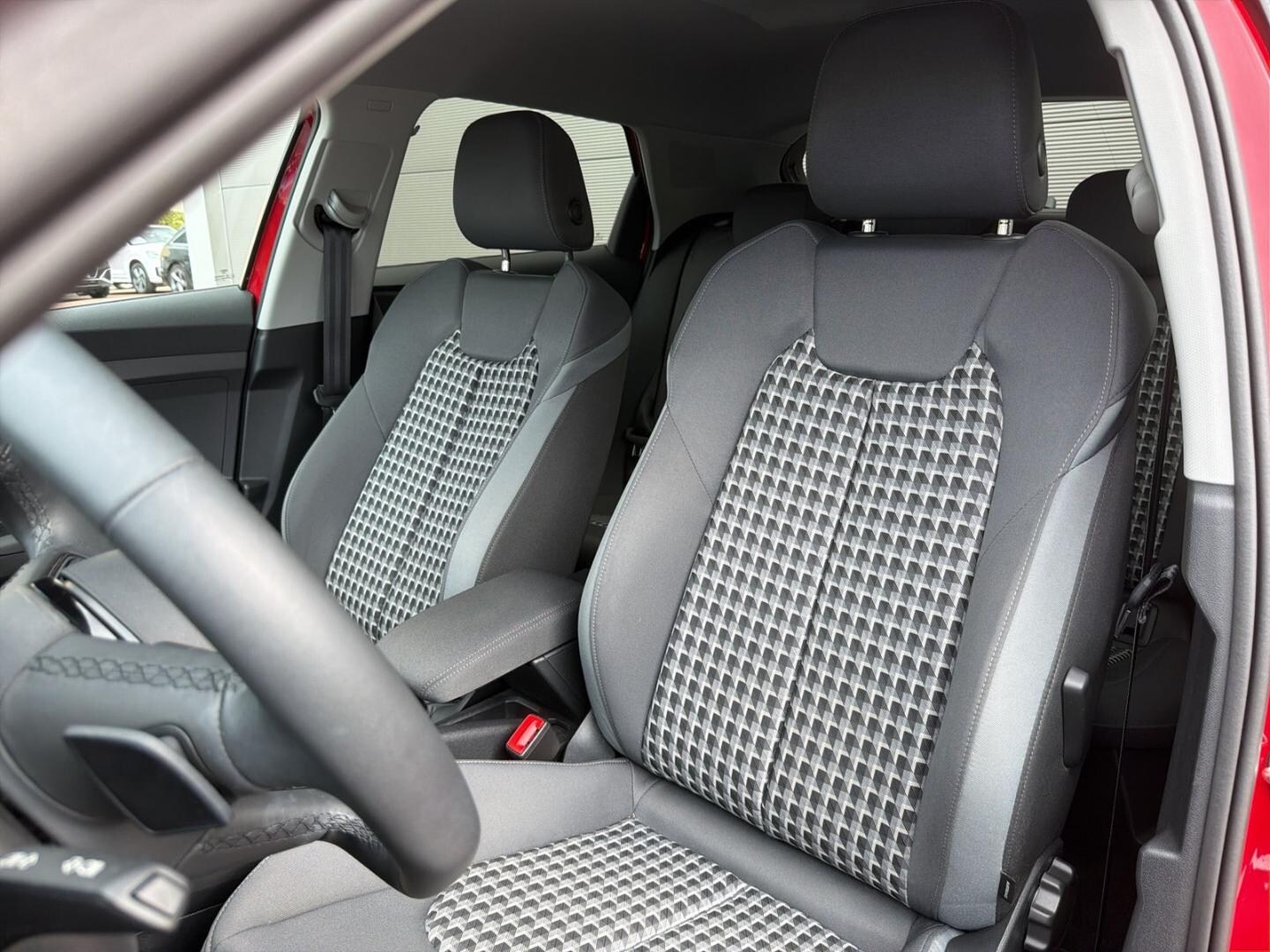 Bild über Audi A1 Sportback S line 30 TFSI S tronic - für weitere Informationen kontaktieren Sie den Audi Partner