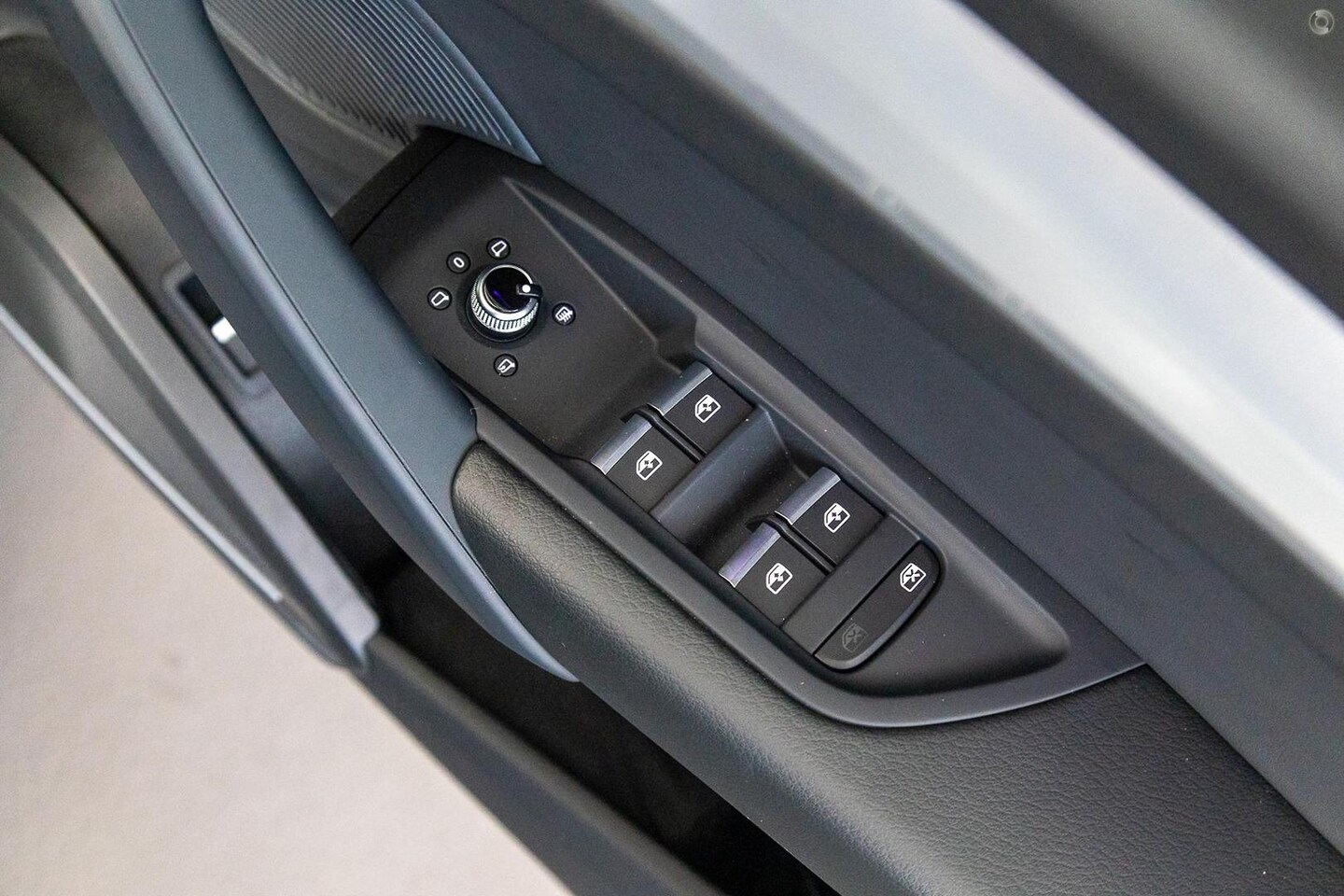 Image about Audi Q5 TFSI e S line 55 TFSI e quattro S tronic