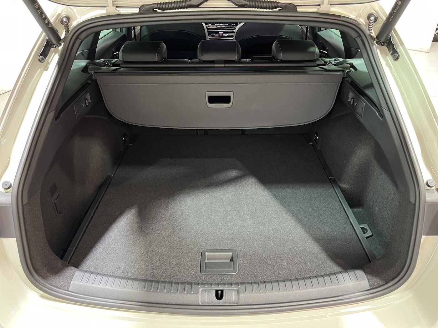 CUPRA Leon Sportstourer 1.5 eTSI DSG 110 kW (150 CV) — photo 7