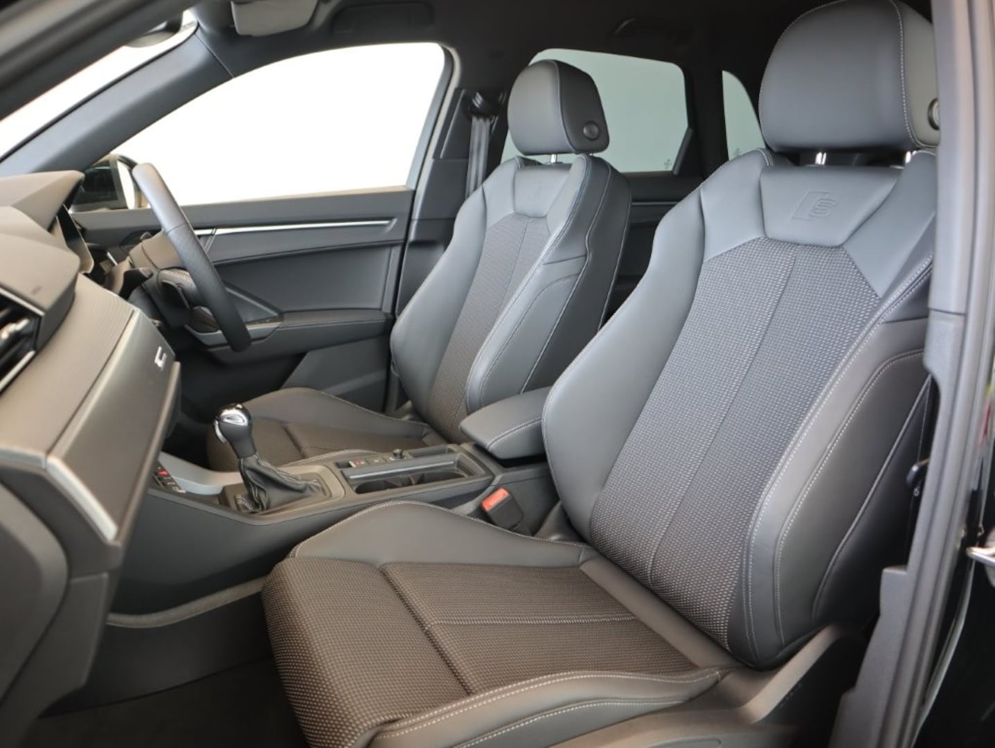 Audi Q3 35 TFSI S line 110(150) kW(PS) S tronic for more details contact your dealer