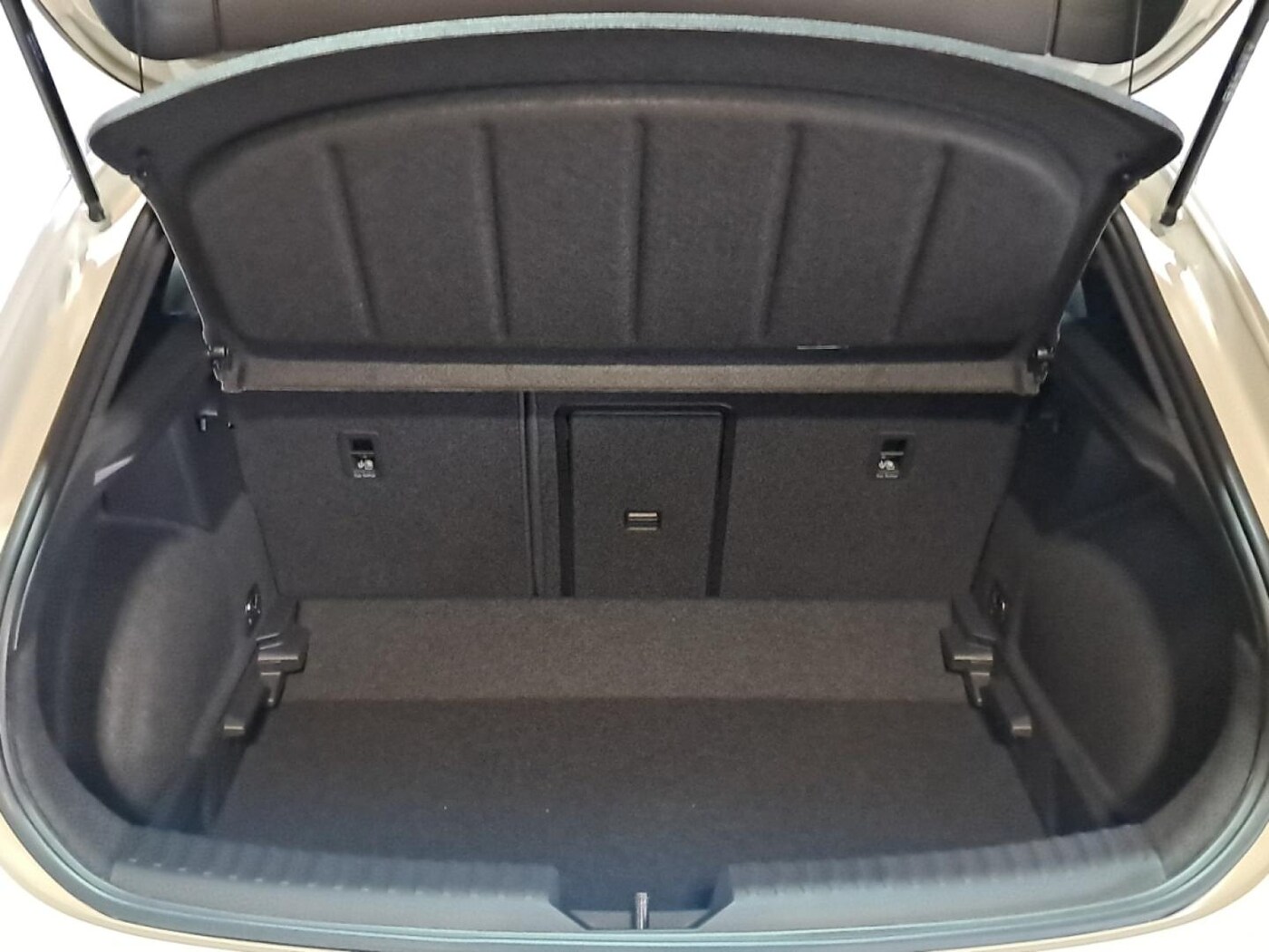 CUPRA Leon León 1.5 eTSI DSG 110 kW (150 CV) — photo 7