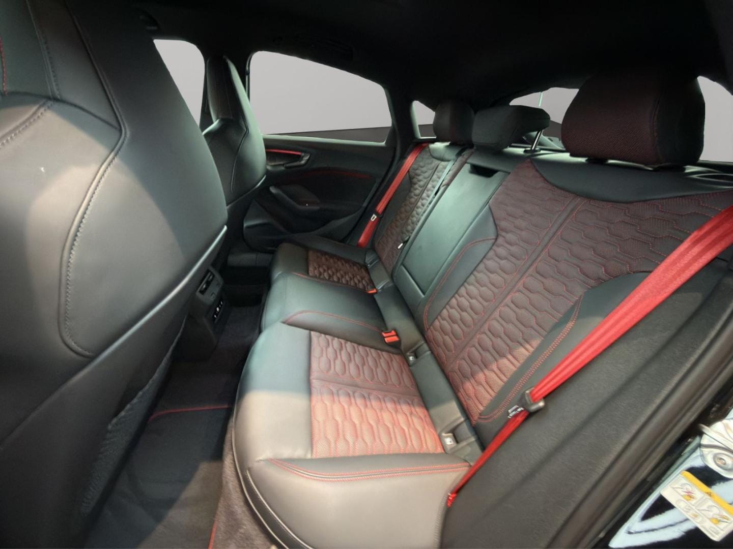Bild über Audi RS 5 Limousine TFSI quattro 470 kW tiptronic - für weitere Informationen kontaktieren Sie den Audi Partner