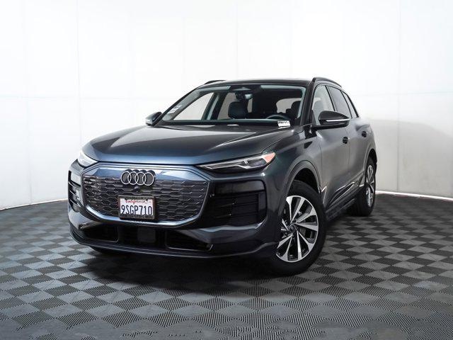 2025 Audi Q6 e-tron Premium's photo