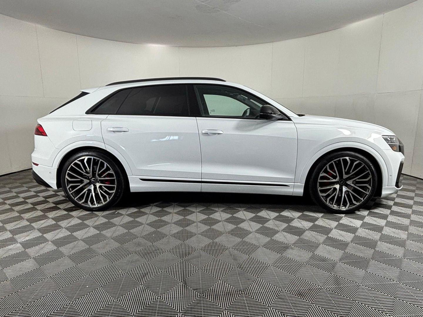 2026 Audi SQ8 Prestige - Photo 9