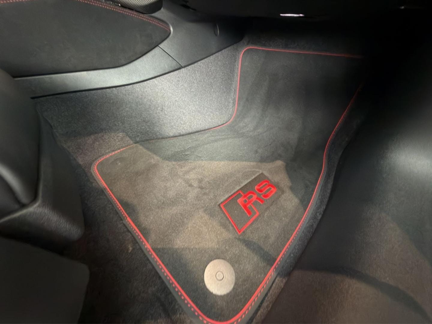 Bild über Audi RS 5 Limousine TFSI quattro 470 kW tiptronic - für weitere Informationen kontaktieren Sie den Audi Partner