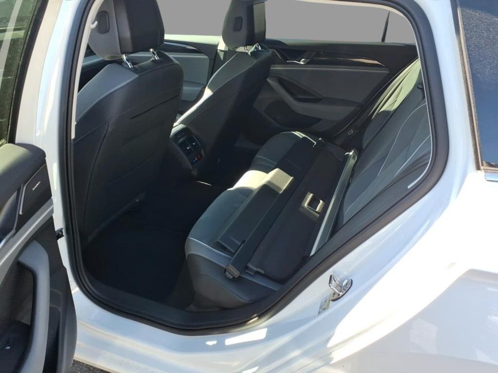 Volkswagen Passat – Bild 7