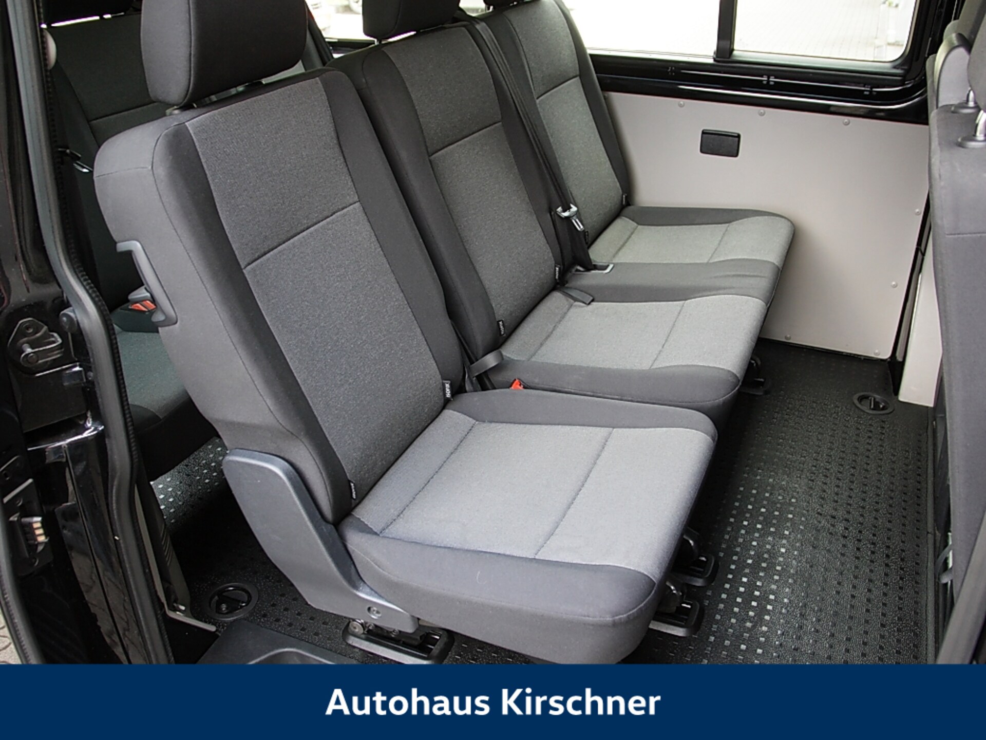 Volkswagen T6 Transporter Kombi