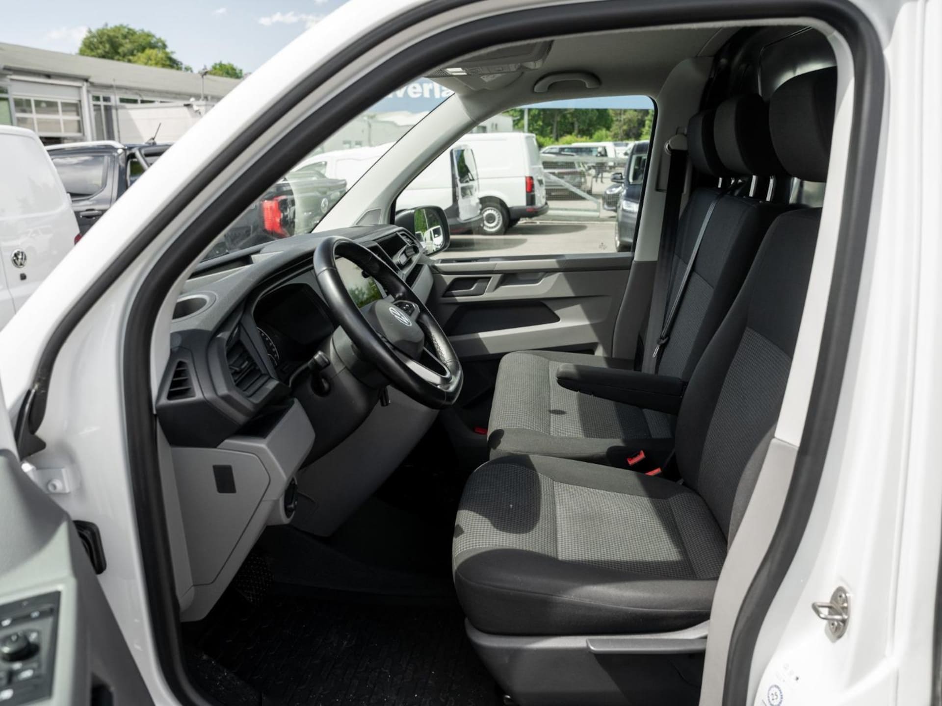 Volkswagen T6.1 Transporter Kasten langer Radstand