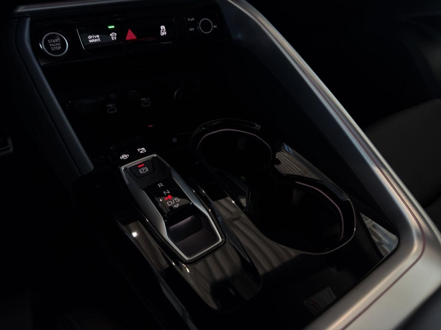 Bild über Audi Q5 SUV e-hybrid e-hybrid quattro S tronic - für weitere Informationen kontaktieren Sie den Audi Partner