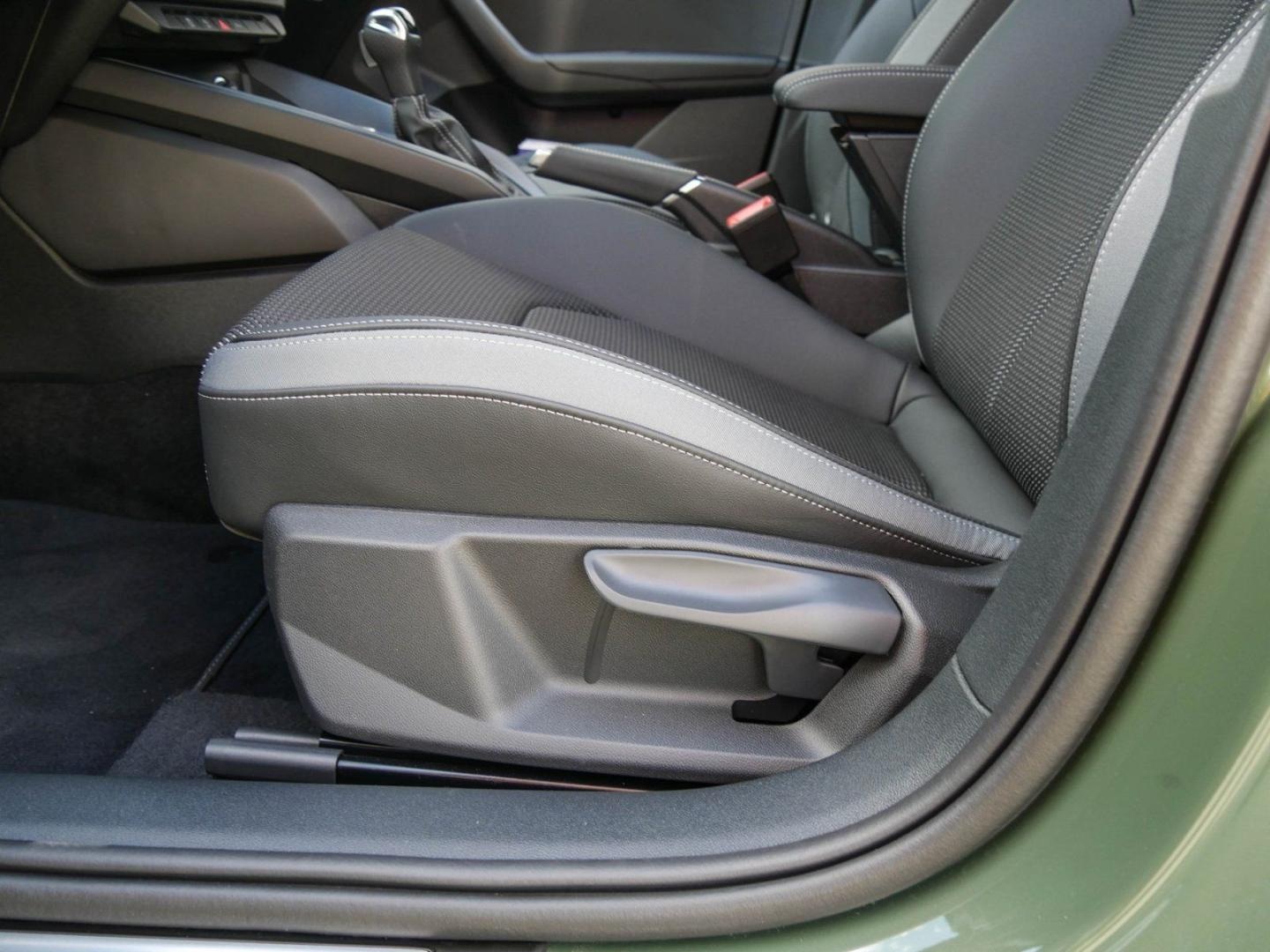 Bild über Audi A1 Sportback S line 30 TFSI S tronic - für weitere Informationen kontaktieren Sie den Audi Partner