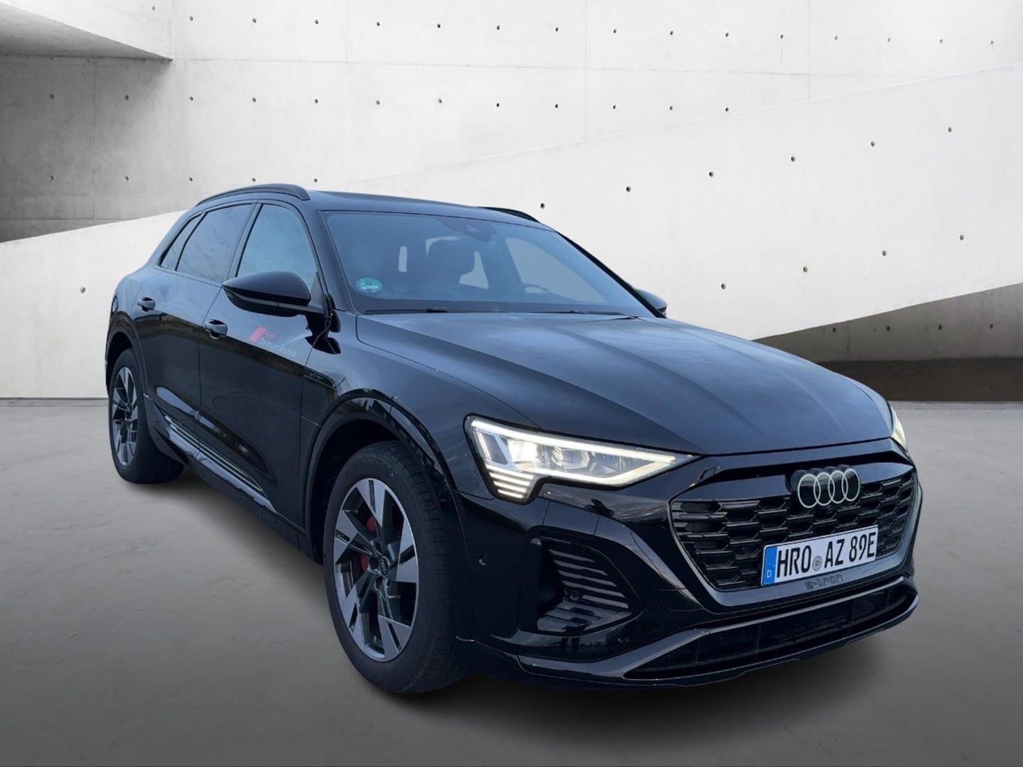 Bild über Audi Q8 e-tron S line 55 e-tron quattro - für weitere Informationen kontaktieren Sie den Audi Partner