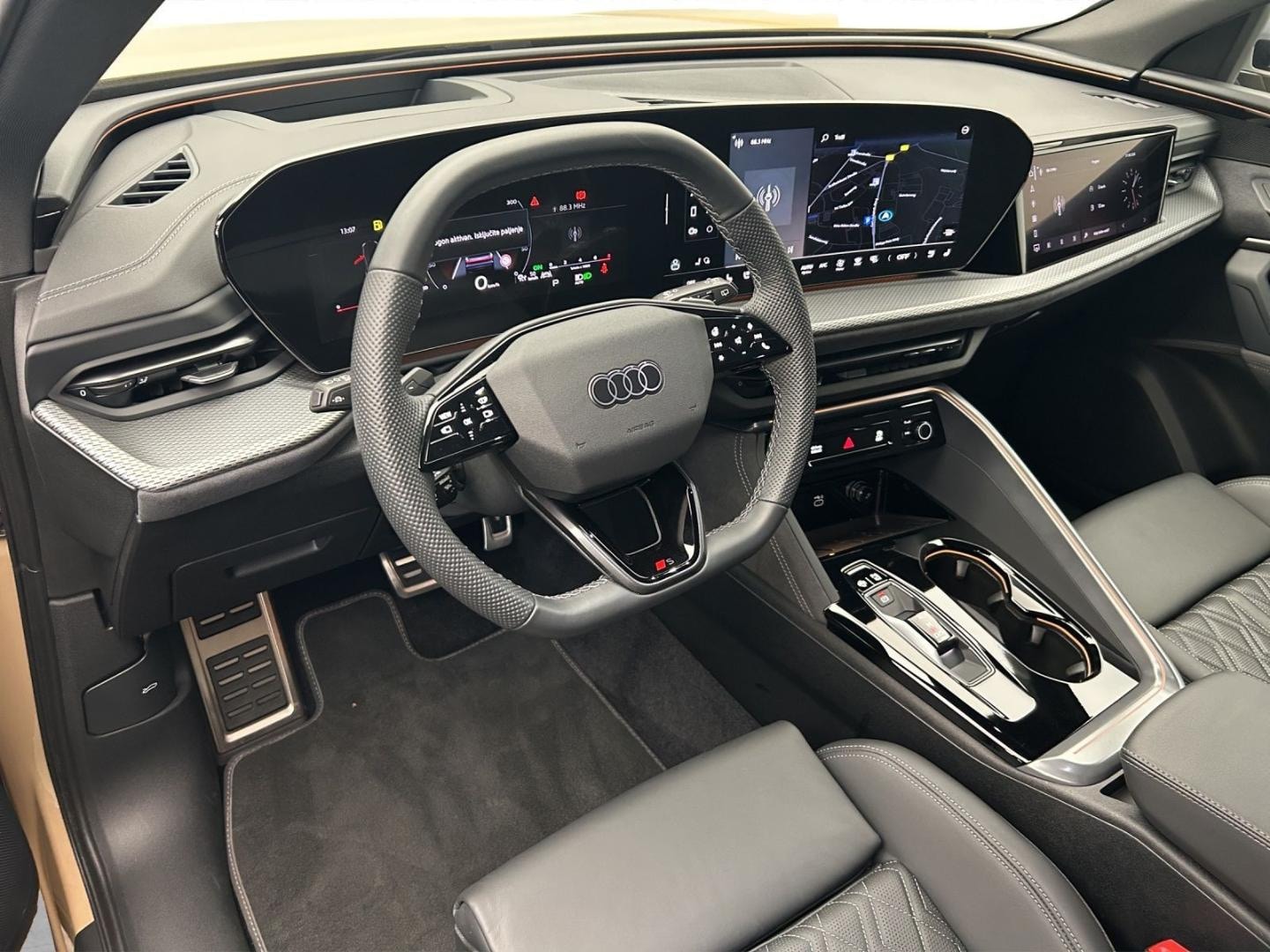 Bild über Audi SQ5 SUV TFSI 270 kW S tronic - für weitere Informationen kontaktieren Sie den Audi Partner