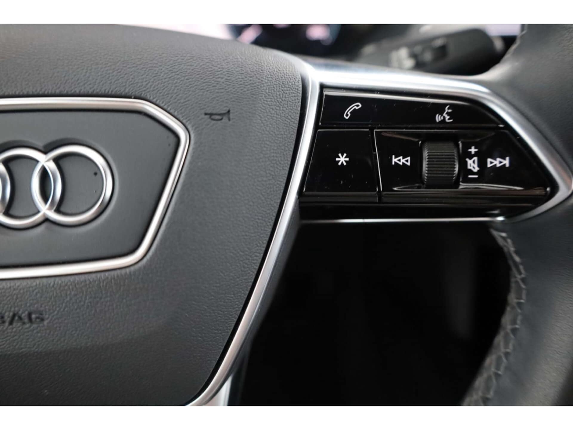 Audi Q8 Sportback e-tron S line