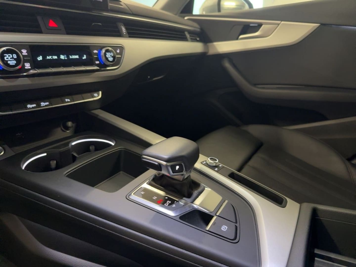 Bild über Audi A4 Avant advanced 35 TDI S tronic - für weitere Informationen kontaktieren Sie den Audi Partner