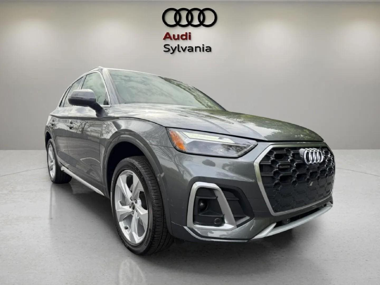 2023 Audi Q5 45 Premium Plus's photo