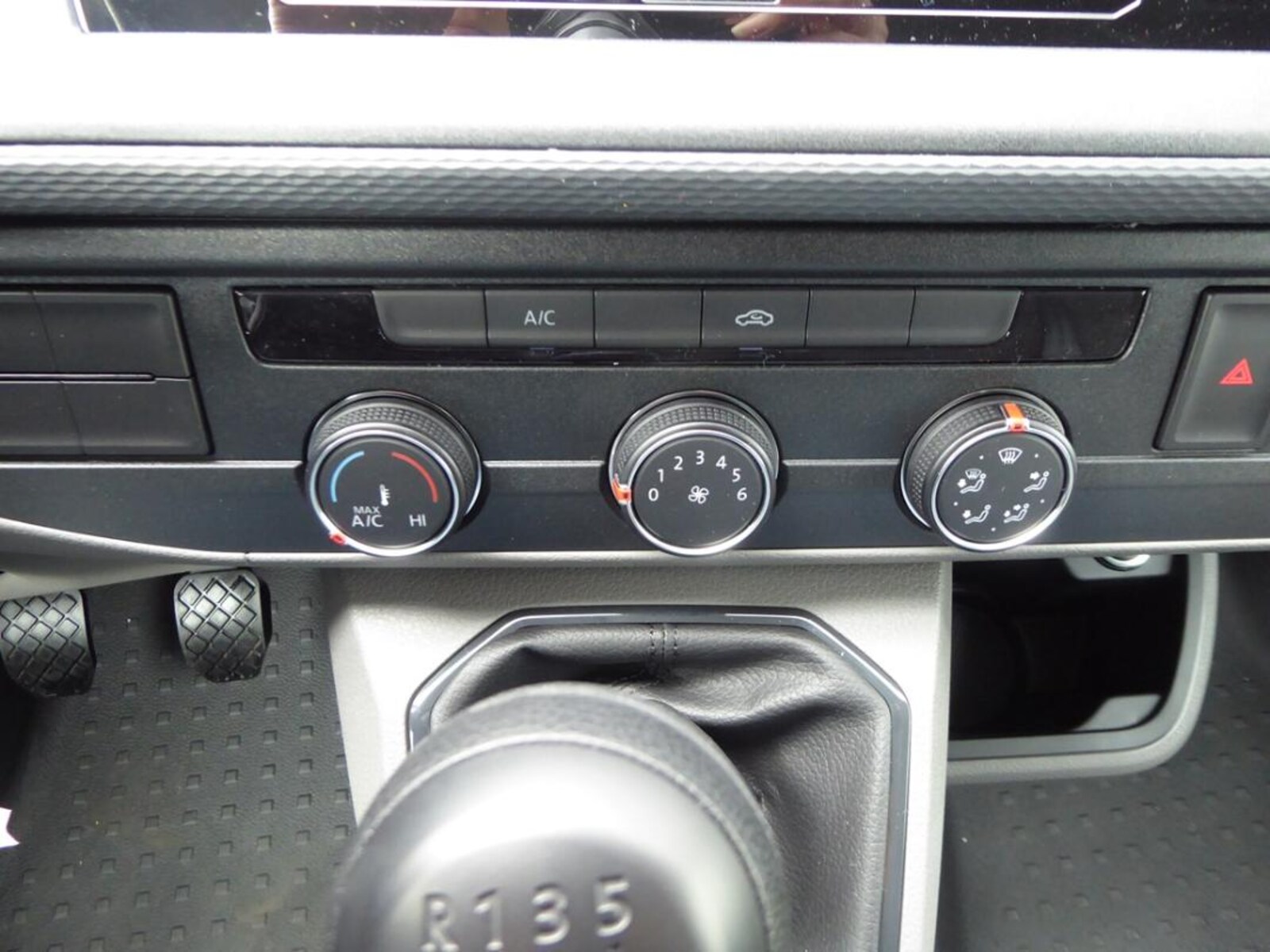Volkswagen T6.1 Transporter Kasten kurzer Radstand – Bild 11