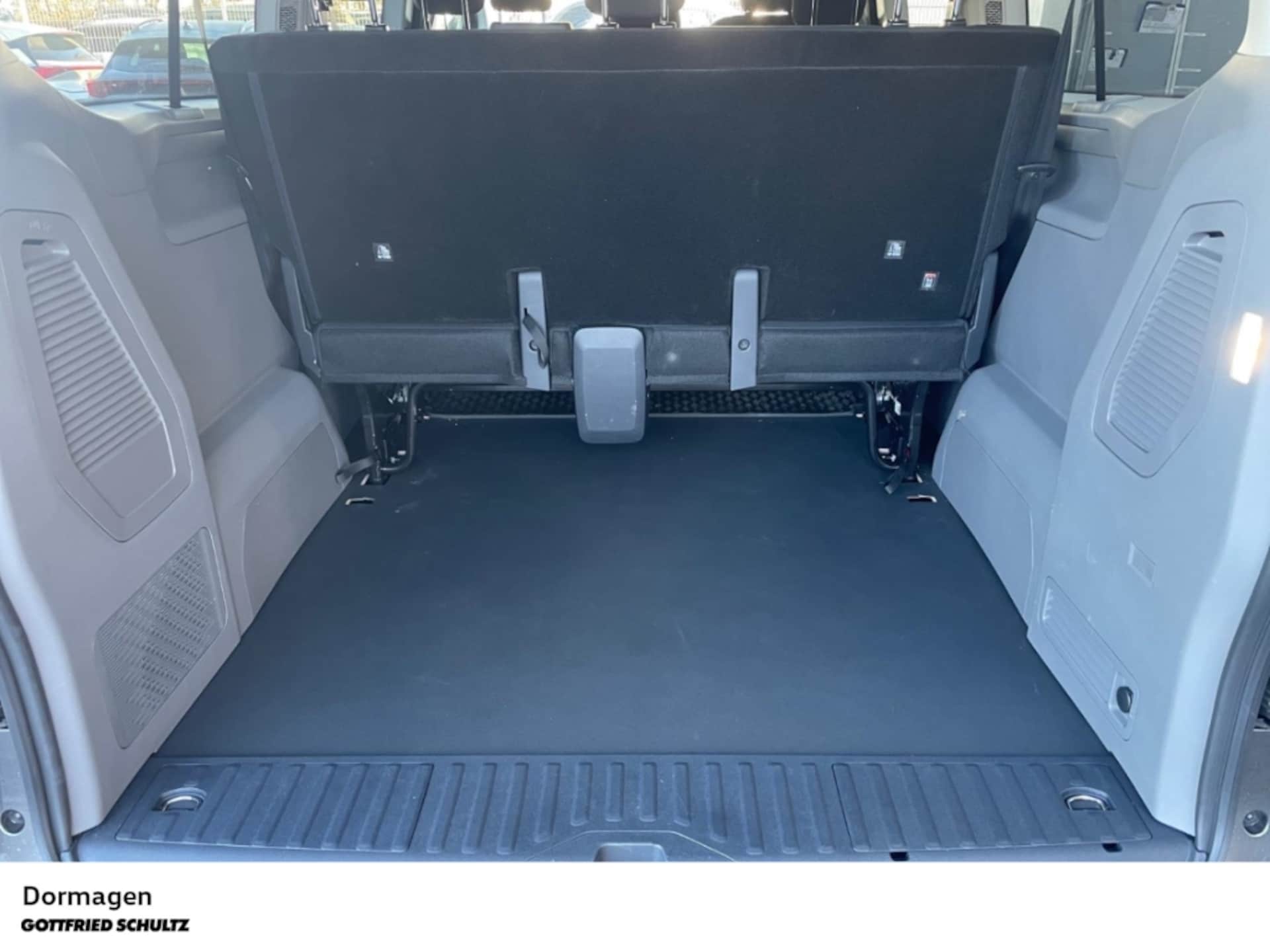 Volkswagen Caravelle langer Radstand Basis-Modell