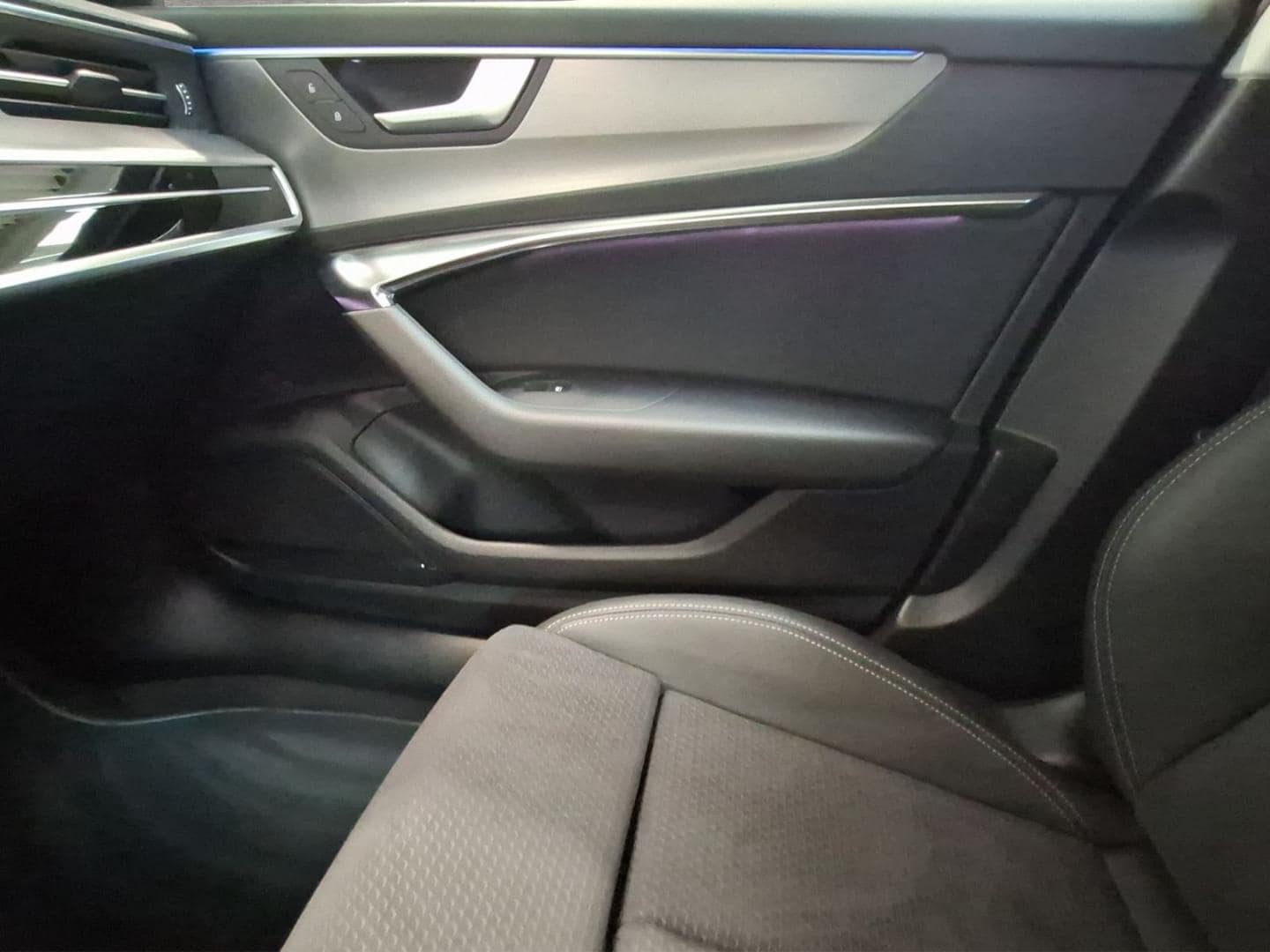Bild über Audi S6 Avant TDI quattro tiptronic - für weitere Informationen kontaktieren Sie den Audi Partner