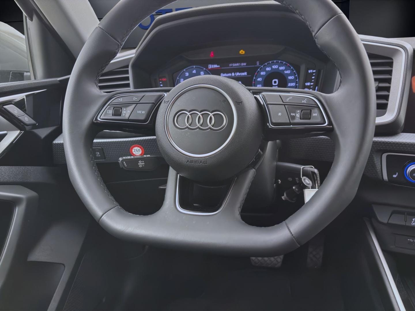Bild über Audi A1 Sportback S line 25 TFSI S tronic - für weitere Informationen kontaktieren Sie den Audi Partner