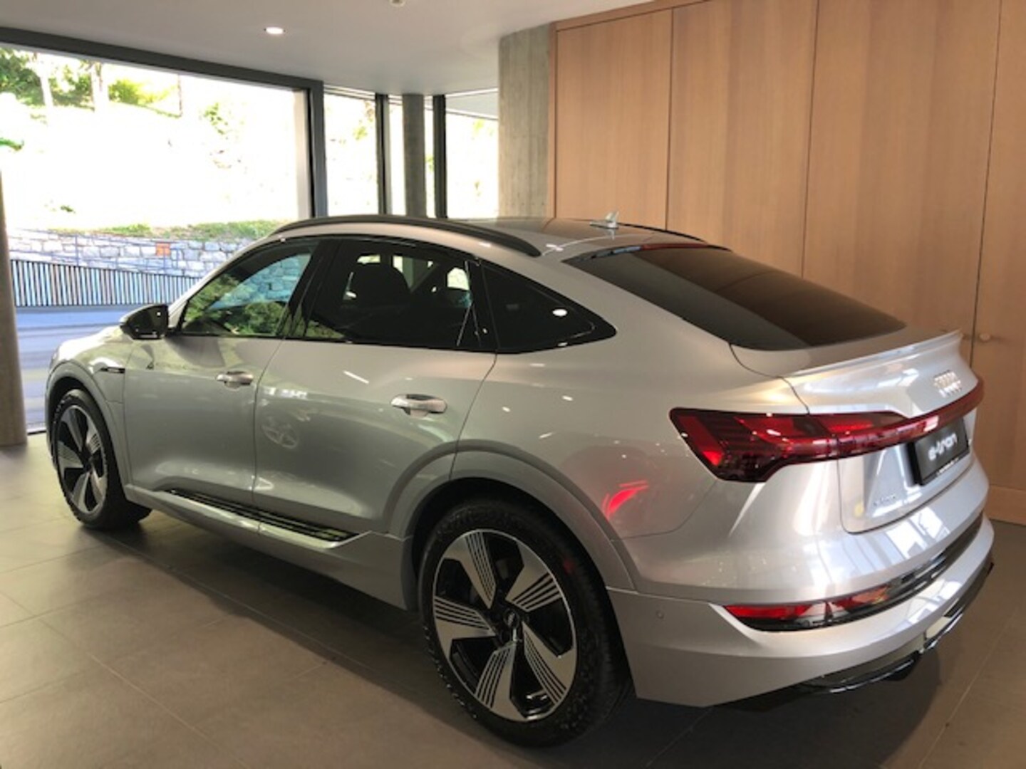 Bild über Audi e-tron Sportback Attraction S line 50 quattro 230,00 kW - for more details contact your dealer