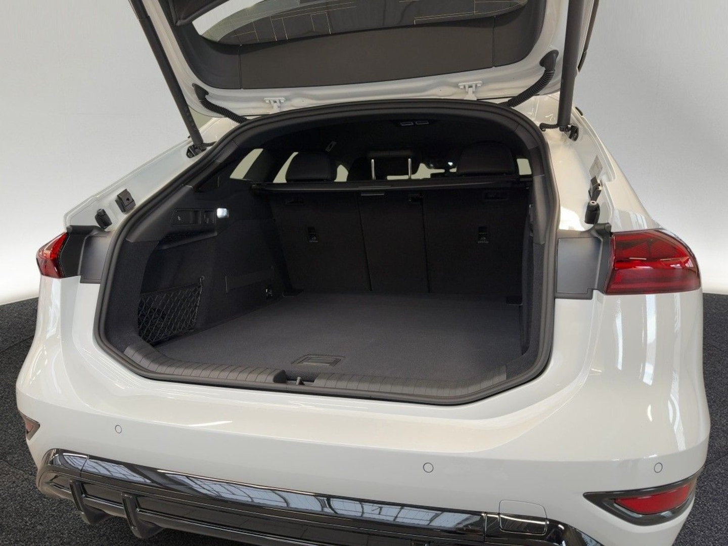 Bild über Audi A6 Avant e-tron S line business e-tron performance 270 kW - für weitere Informationen kontaktieren Sie den Audi Partner