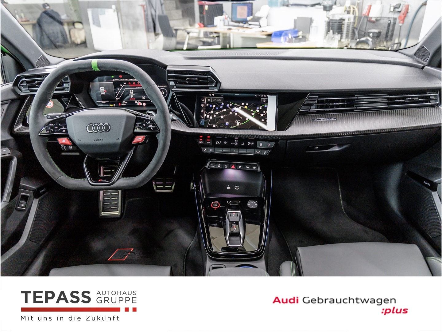Bild über Audi RS 3 Limousine TFSI quattro S tronic - für weitere Informationen kontaktieren Sie den Audi Partner
