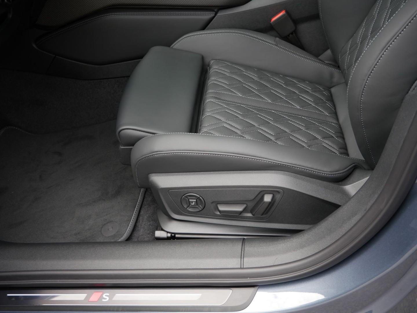 Bild über Audi S5 Avant TFSI 270 kW S tronic - für weitere Informationen kontaktieren Sie den Audi Partner