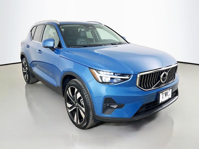 2025 Volvo XC40