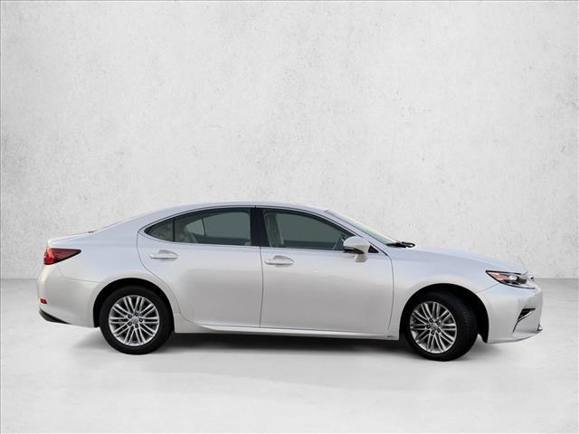 2017 LEXUS ES - Image 4