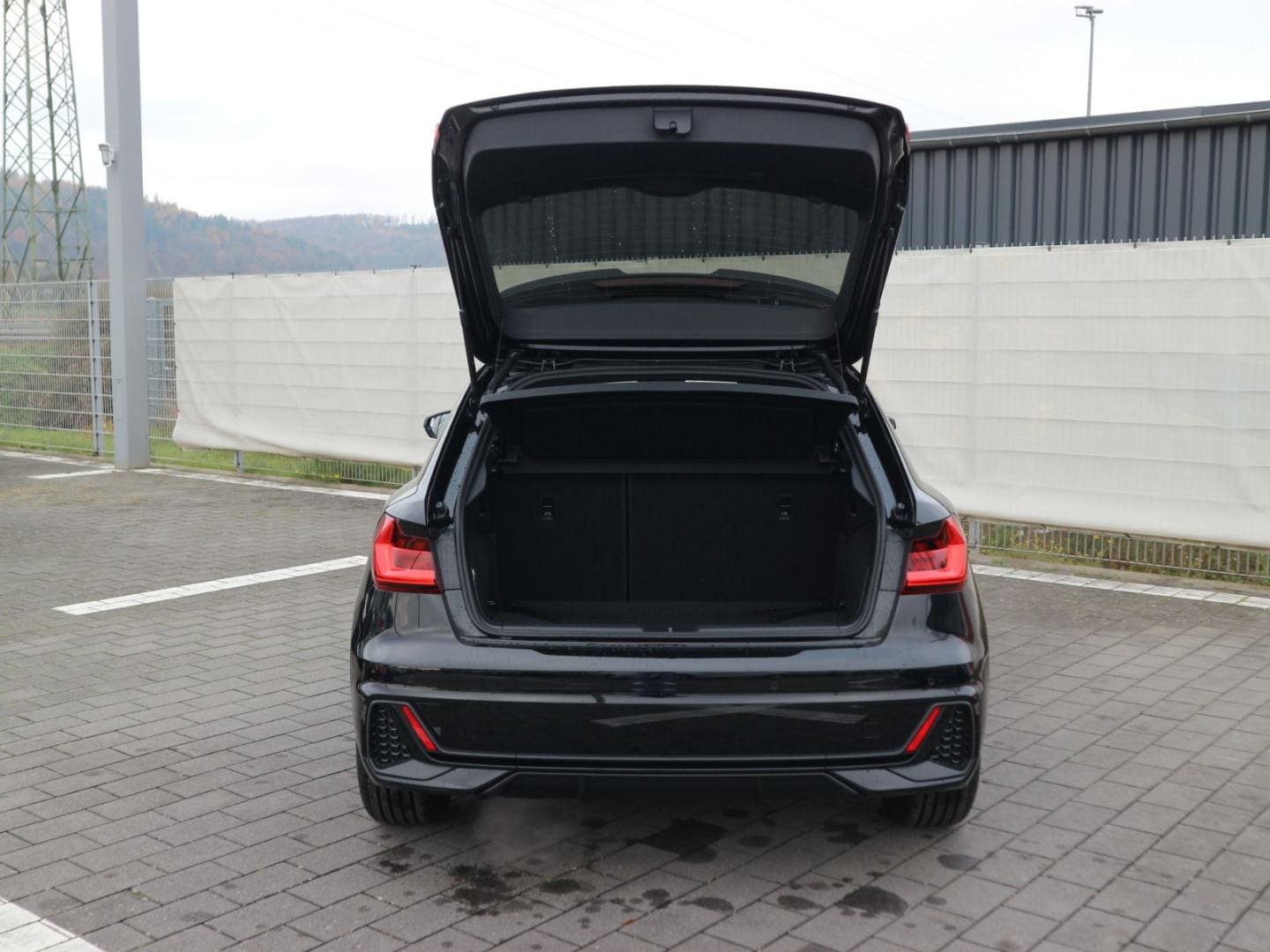Bild über Audi A1 Sportback S line 30 TFSI S tronic - für weitere Informationen kontaktieren Sie den Audi Partner