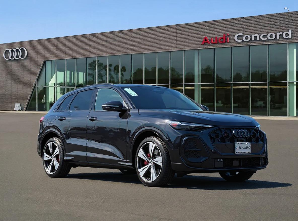 2025 Audi SQ5 Premium Plus's photo