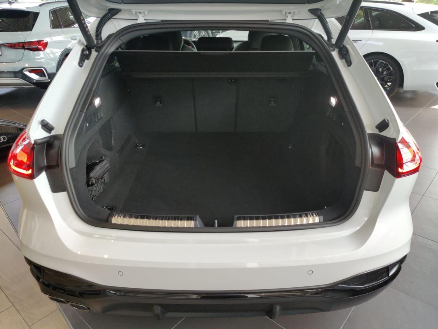 Bild über Audi A5 Avant TDI quattro 150 kW S tronic - für weitere Informationen kontaktieren Sie den Audi Partner