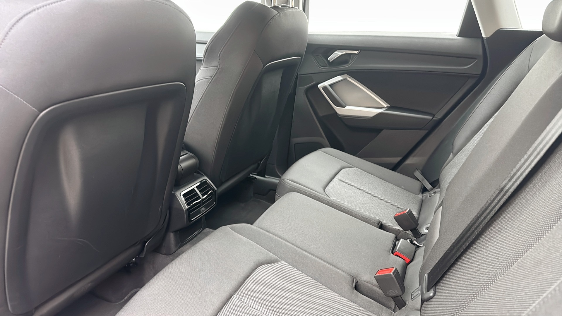 Bild som visar Audi Q3 Q3 35 TFSI Proline advanced 150 hk S tronic - för mer information kontakta din Audi Partner