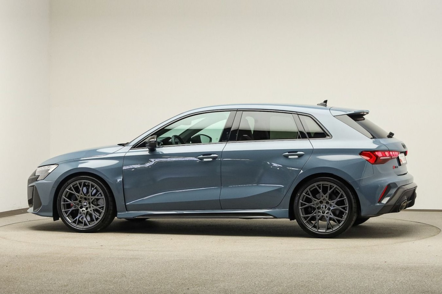 Bild über Audi RS 3 Sportback TFSI quattro S tronic - für weitere Informationen kontaktieren Sie den Audi Partner