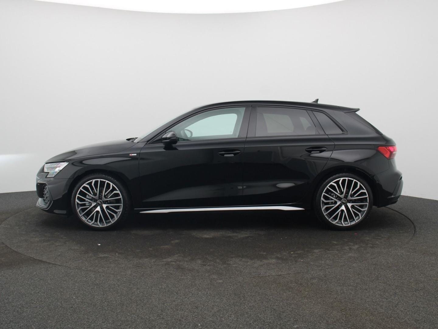 Bild über Audi A3 Sportback S line 35 TDI S tronic - für weitere Informationen kontaktieren Sie den Audi Partner