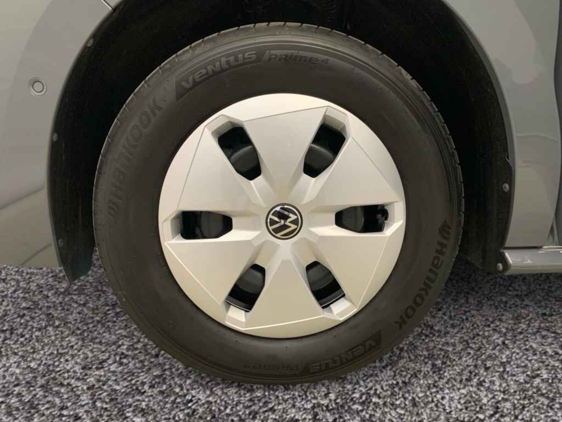 Volkswagen Multivan Langversion Basis-Modell