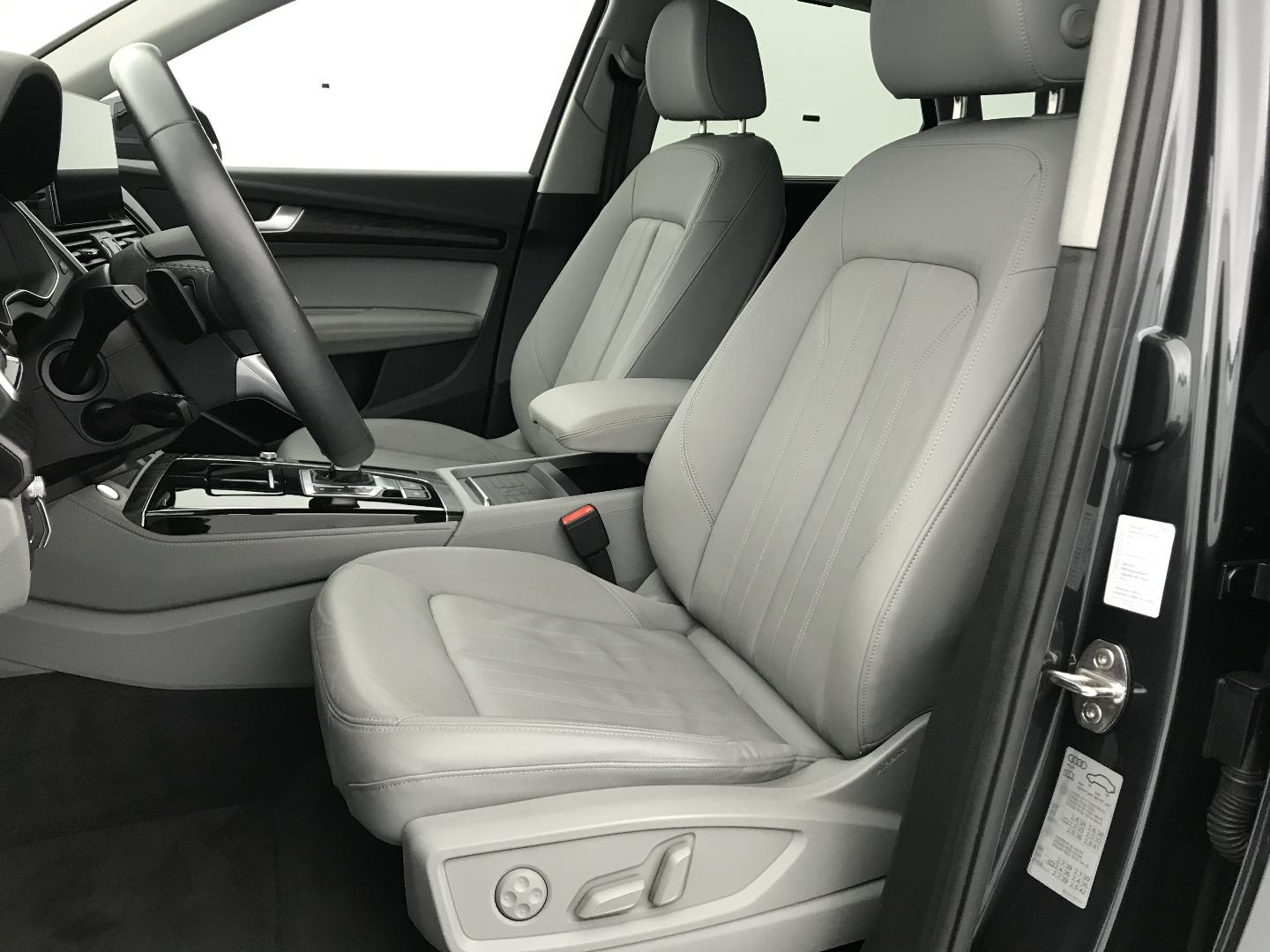 Image about Audi Q5 TFSI e Avus 50 TFSI e quattro 220 kW (299 ch) S tronic