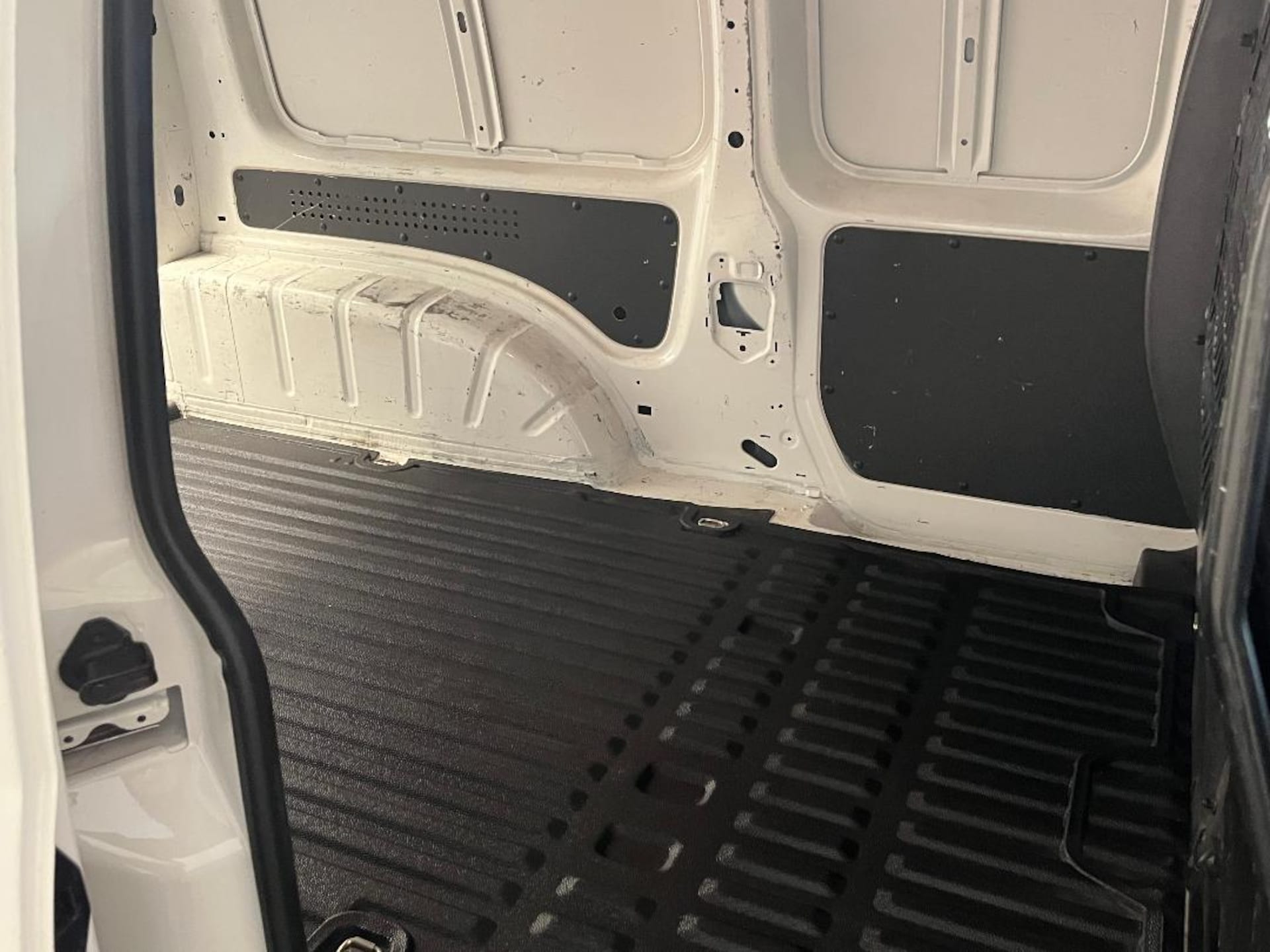 Volkswagen Caddy Maxi Kasten Basis-Modell