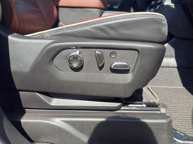 2024 GMC Yukon Denali Ultimate - Photo 16