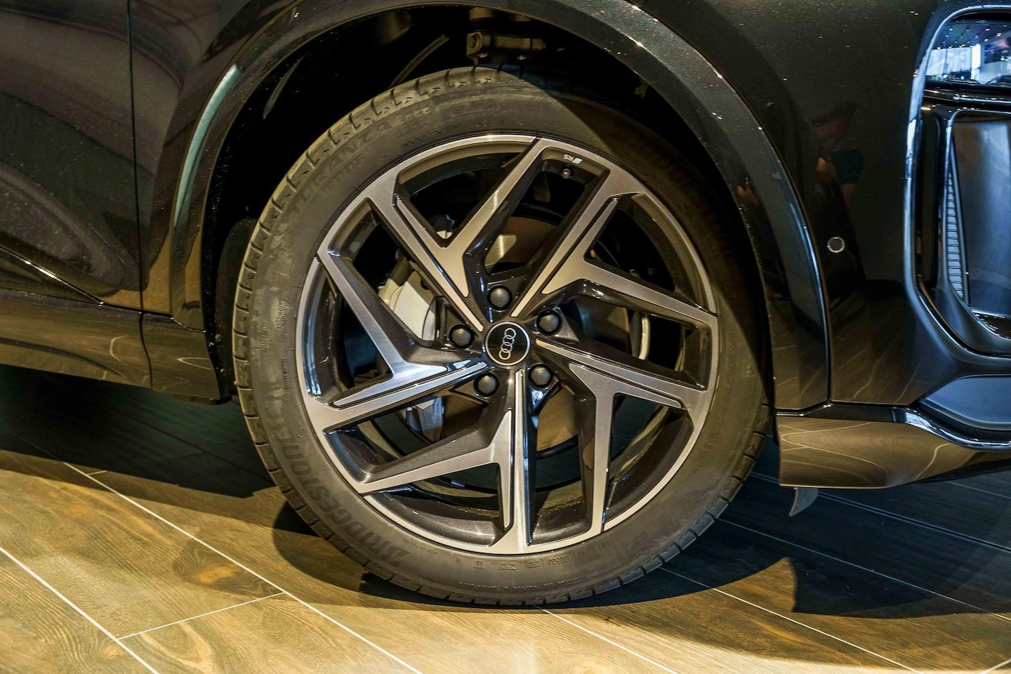 Image about Audi Q6 SUV e-tron e-tron quattro