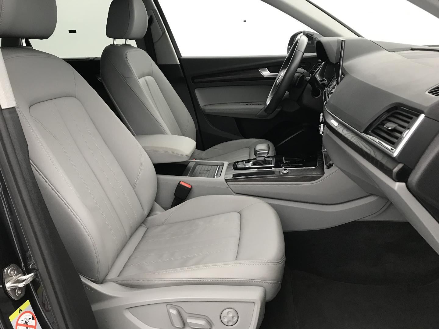 Image about Audi Q5 TFSI e Avus 50 TFSI e quattro 220 kW (299 ch) S tronic