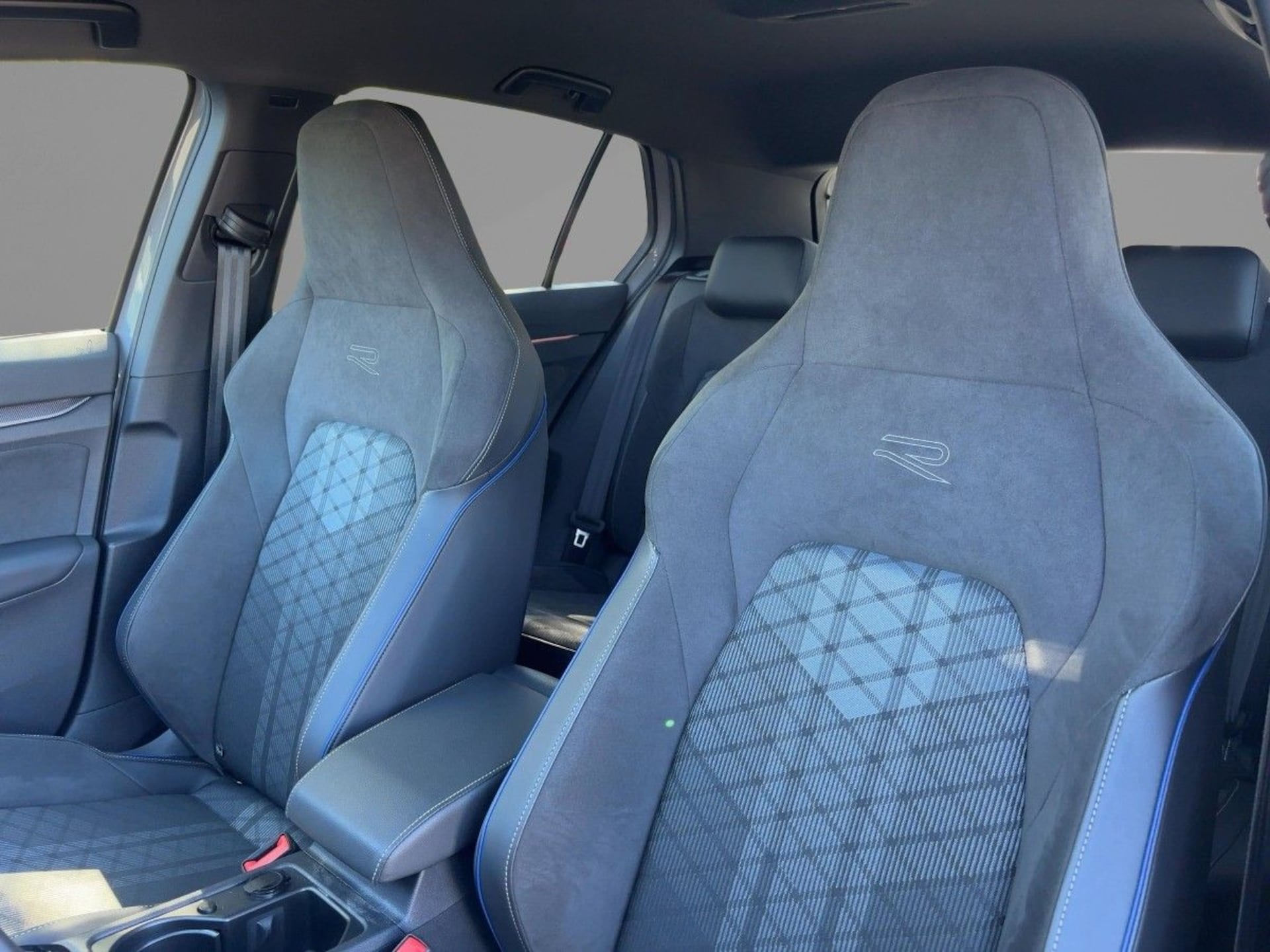 Volkswagen Golf R-Line