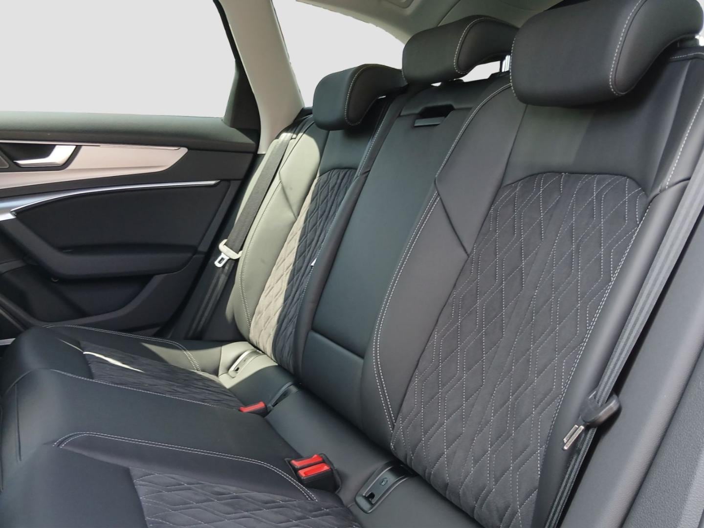 Bild über Audi S6 Avant TDI quattro tiptronic - für weitere Informationen kontaktieren Sie den Audi Partner